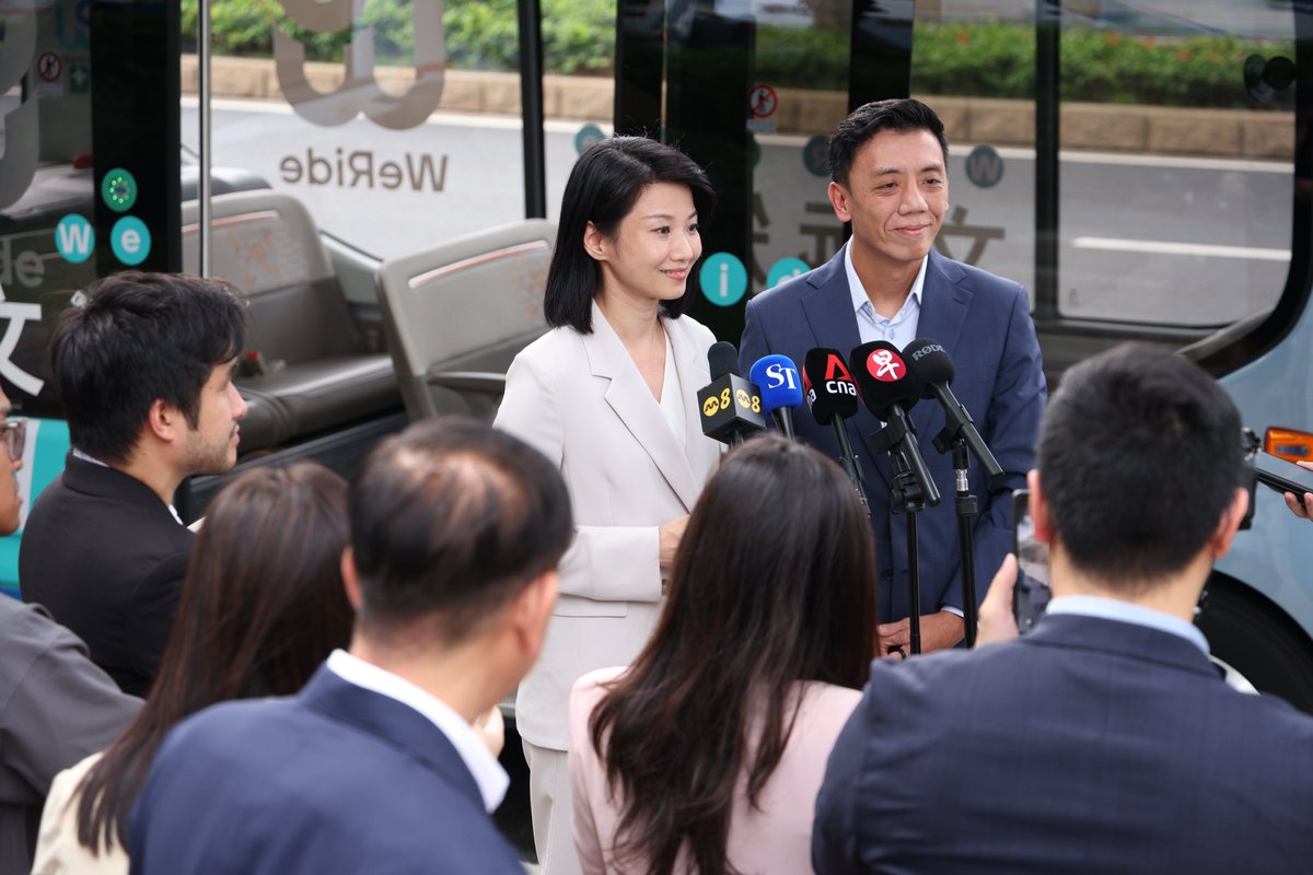 WeRide_ai's tweet image. Honoured to welcome #Singapore&apos;s Acting Minister for Transport Jeffrey Siow, Senior Minister of State for Transport Sun Xueling, and leaders from the Ministry of Transport, @LTAsg and key transport unions to our #Guangzhou HQ 🚍🤝 Our guests engaged with senior WeRide leaders on…