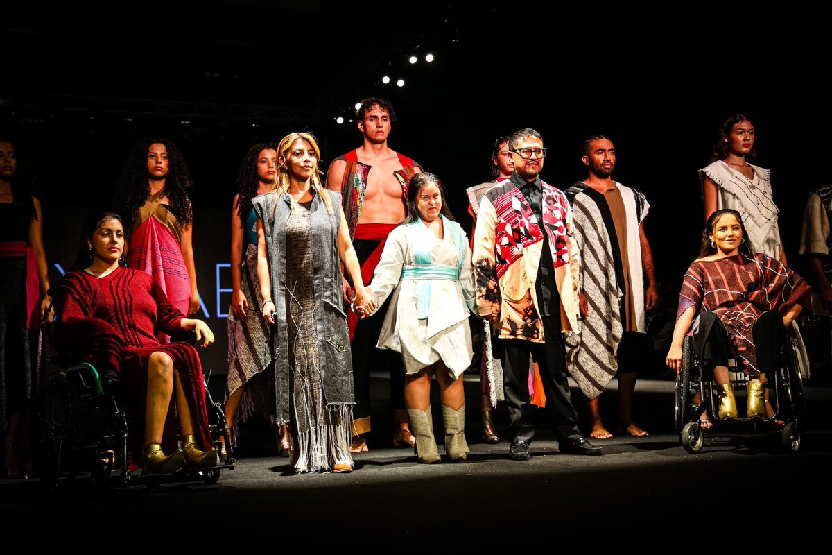¡La inclusión fue protagonista!

Cerramos Cali Distrito Moda +  Pasarela de la Inclusión: un escenario donde la moda visibiliza, dignifica y celebra la diferencia.

Trabajamos para abrir espacios para todos y le cumplimos al talento que transforma realidades desde la diversidad.