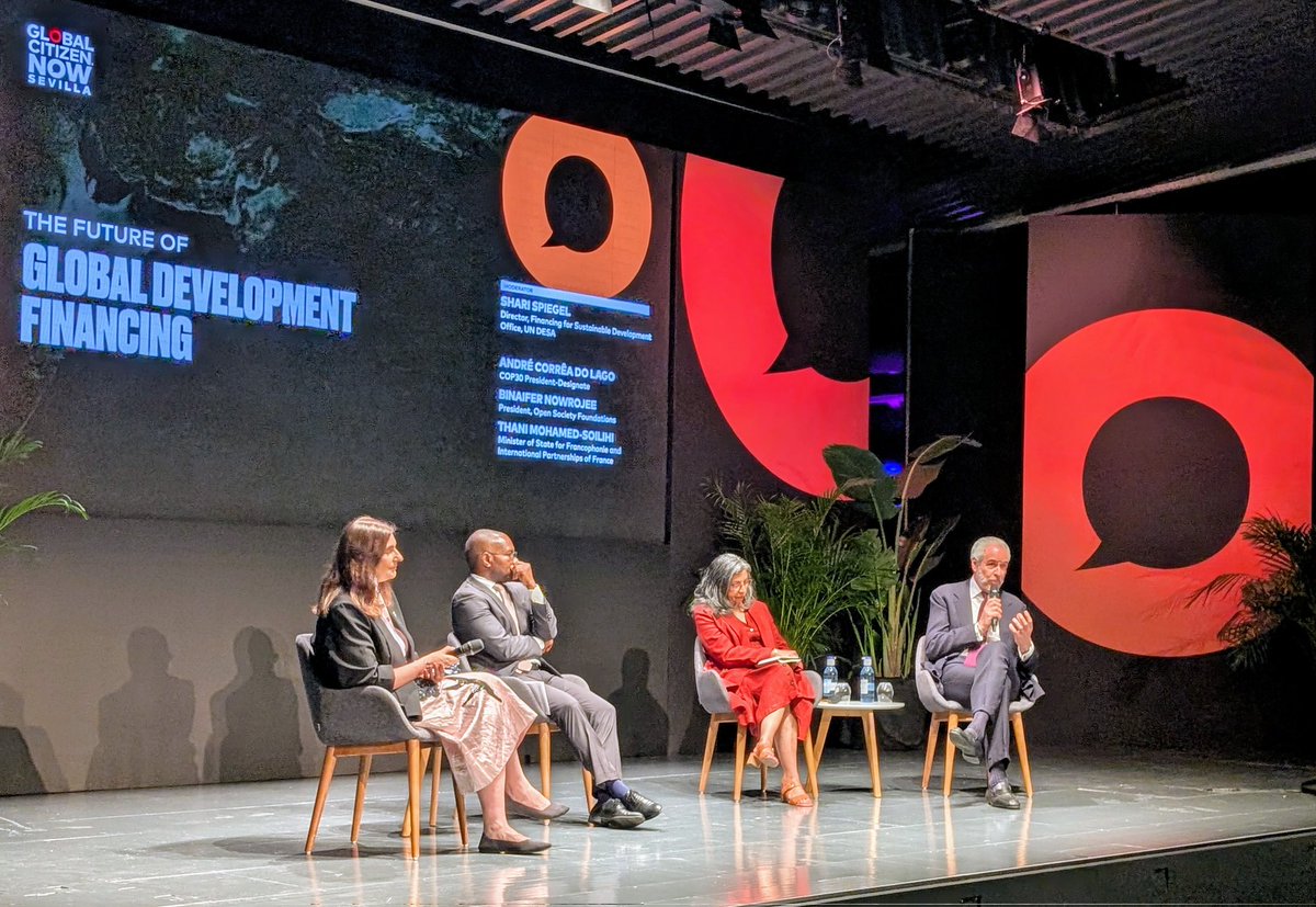 🇪🇸 #GlobalCitizenNOW  in #Sevilla, #FFD4  features  dynamic, high-level panels  highlighting the urgent need for #investments in a better future for all.