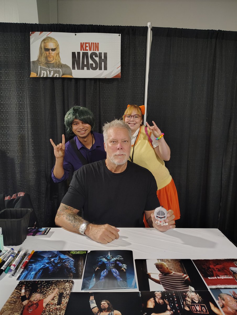 sega_cd's tweet photo. goal achieved: kevin nash holding robin mask https://t.co/TBOKVTynAp