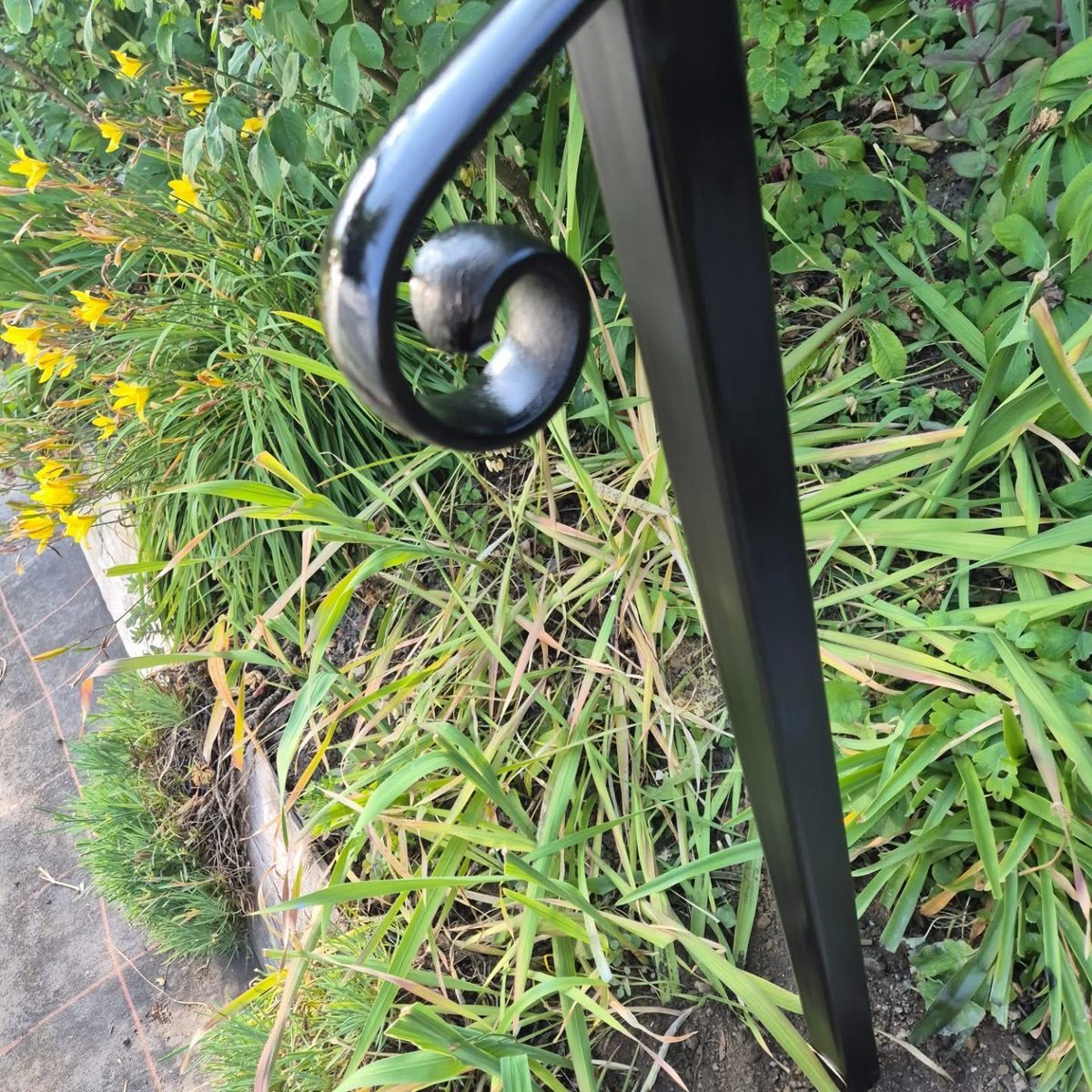 SAS_WELDING's tweet photo. Bespoke #Handrails in a very lovely garden
In #Glastonbury 💐
 
https://t.co/9Kn4WRMpUN https://t.co/6ZlV31xRl3