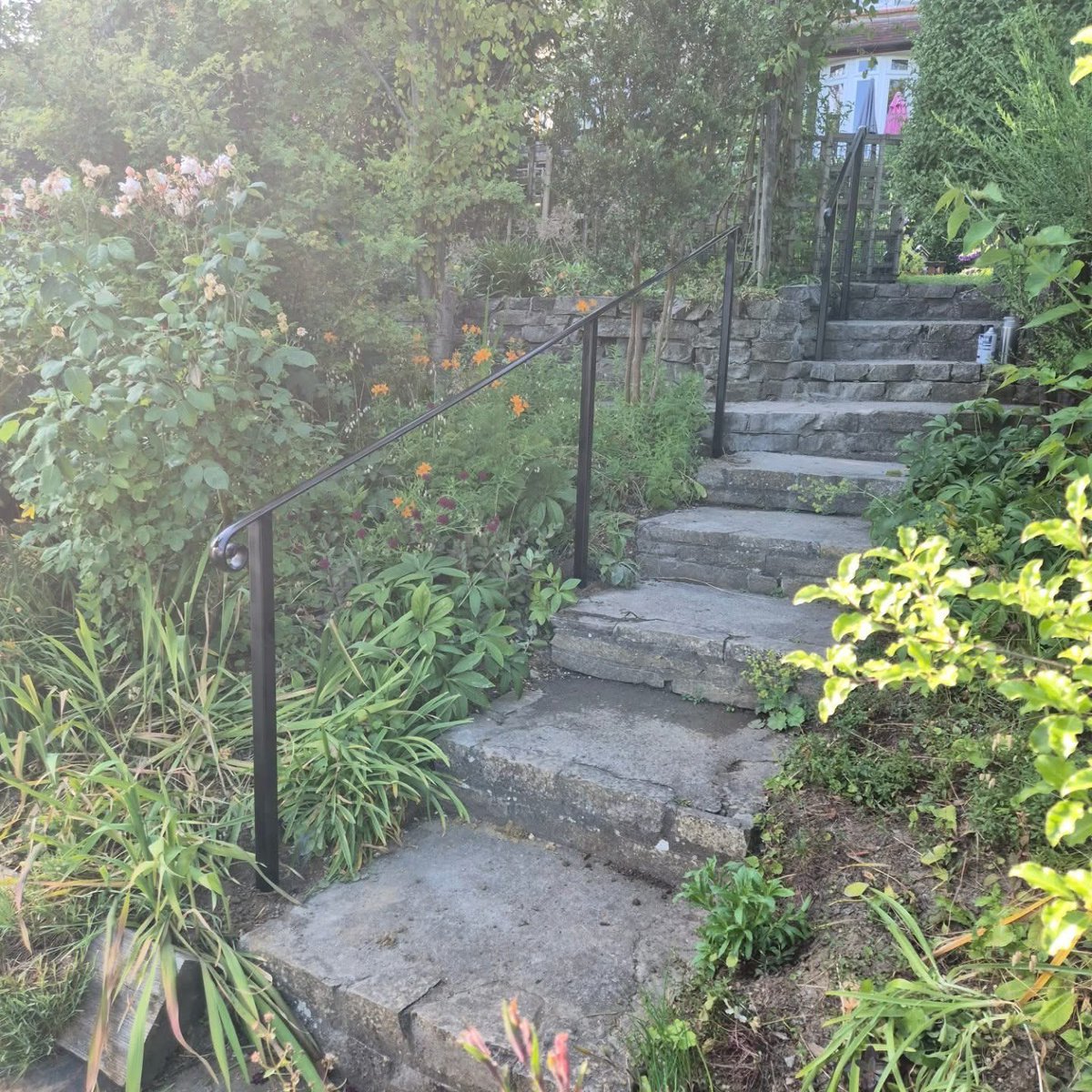 SAS_WELDING's tweet photo. Bespoke #Handrails in a very lovely garden
In #Glastonbury 💐
 
https://t.co/9Kn4WRMpUN https://t.co/6ZlV31xRl3