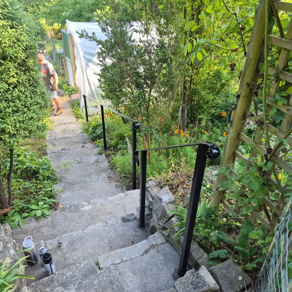 SAS_WELDING's tweet photo. Bespoke #Handrails in a very lovely garden
In #Glastonbury 💐
 
https://t.co/9Kn4WRMpUN https://t.co/6ZlV31xRl3