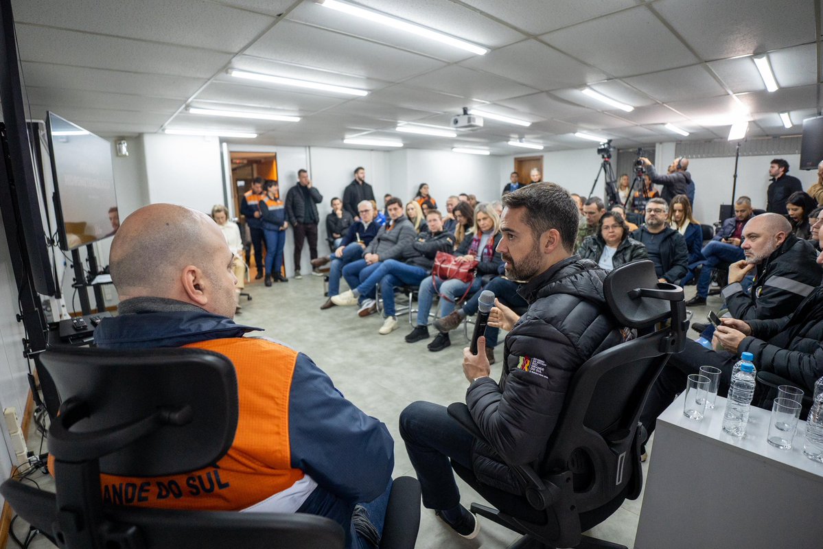 EduardoLeite_'s tweet image. Coordenamos neste domingo uma nova reunião do gabinete de crise após uma madrugada de chuvas intensas em diversas regiões do Estado. Em alguns pontos, choveu mais de 170 mm, volume acima da média esperada para o mês inteiro.
Graças ao trabalho conjunto com os municípios e à…
