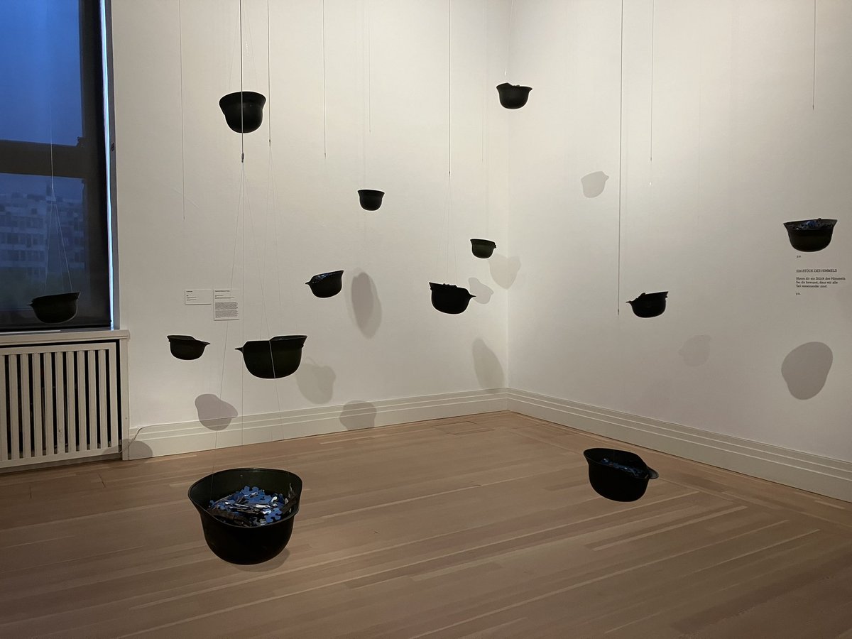 ベルリンの Gropius Bau にて現在開催中の Yoko Ono展。いまだに世界は戦争に翻弄され、状況はますます深刻で、世界は狂ってると思うようなニュースに溢れている。「WAR IS OVER!」を切実に願い、困難な時代の中での「PEACE is POWER」というシンプルな言葉の力強さと、その大切さをあらためて感じた。