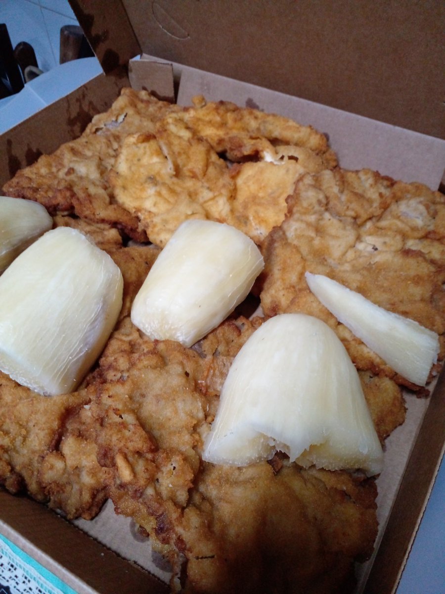 Ayer en Asunción gastamos por 2 milanesas 89.500 gs. Hoy en Barrero por este box (con 6 milanesas y mandioca) 90.000 Gs, yo voy a vivir aca en unos años.