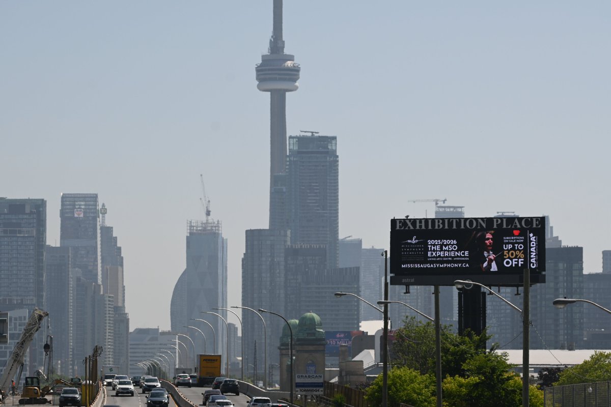 Maestro Mastromonaco doing his best to bring harmony to the QEW...

2025/26 Flex Packs are on sale now! Choose the concerts that move you and save up to 50%.

BUY: bit.ly/40tcEfX