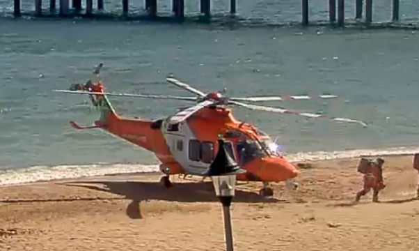 Girl26Robyn's tweet photo. G Magpas has landed on Boscombe beach this afternoon @dsairambulance https://t.co/EXQBiZqVWf