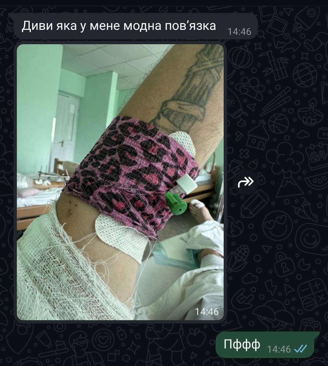 romurioni's tweet image. Міряюсь моднявістю з паном сержантом. Здається я переміг! Думки у кого все таки краще?