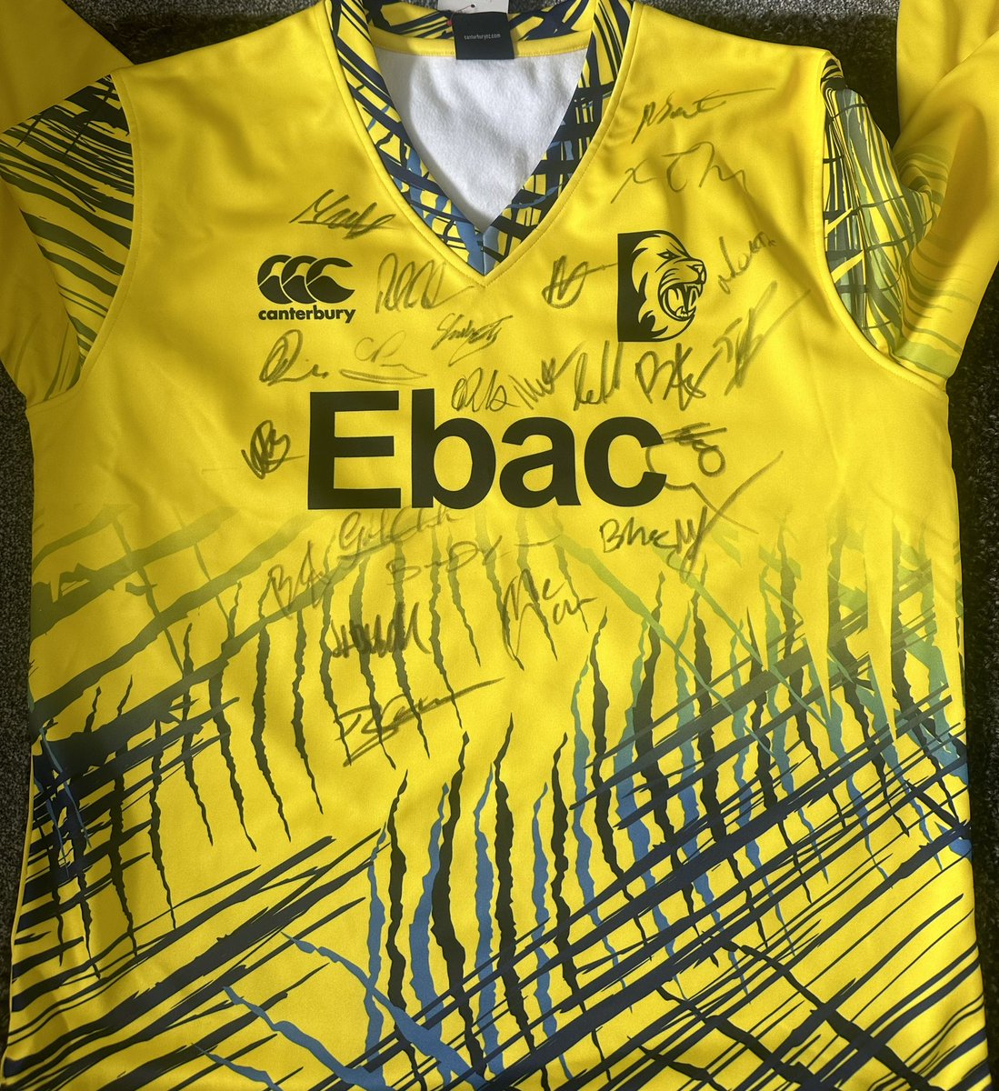 AUCTION - Get your bids in! 💵

Currently raising money for Cherrybrook Chemotherapy Unit at the RD&amp;E Hospital. Live for the next 2 weeks (13th July @ 5pm)🎗️

- Durham Cricket squad signed shirt 🏏

#durham #durhamcountycricketclub #durhamcricket #cricket