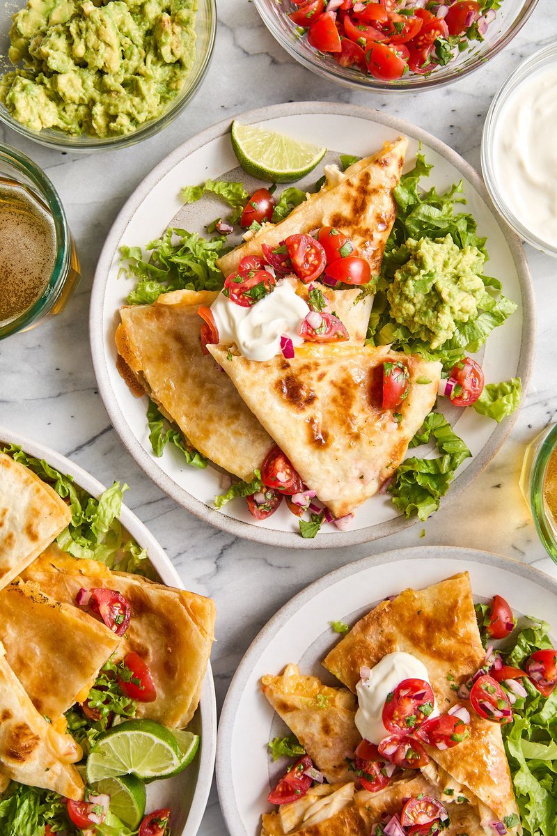 EASY CHICKEN QUESADILLAS! Golden brown crispy on the outside, perfectly melted on the inside. A 20 min recipe, an absolute weeknight superhero. Uses up leftover rotisserie chicken and can be dressed up or down (and leftovers are freezer-friendly!). 🙌 

damndelicious.net/2025/06/27/eas…