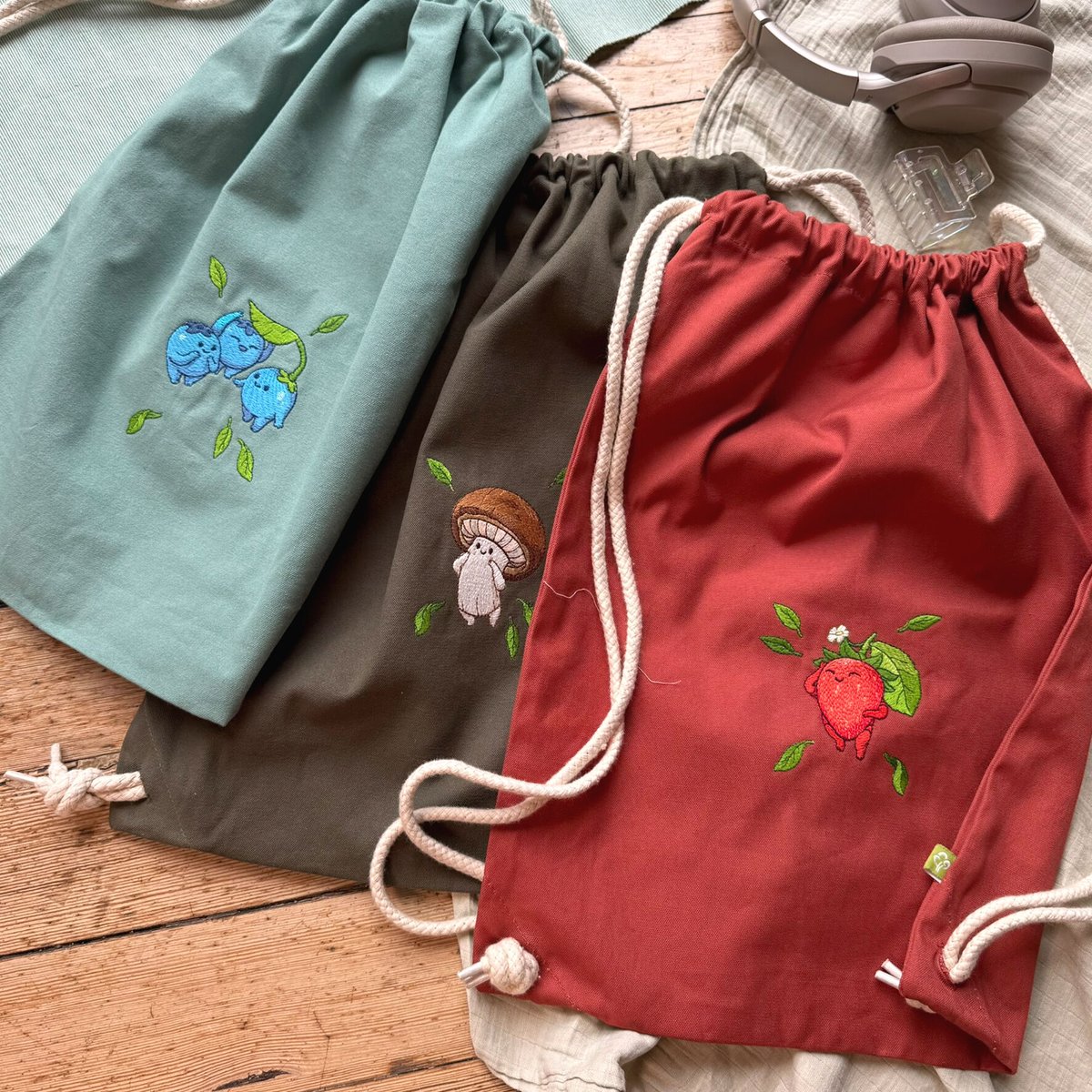 andthegrunlings's tweet image. And another adorable embroidered product: colorful gym bags - fair trade and organic. Which one would be your companion? Check out more options online :) #art #embroidery #gymbag #cuteart #cuteembroidery #fairtrade