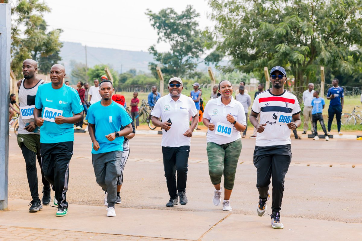 WateraidRwanda's tweet photo. 🏃♀️What a spectacular day in Bugesera! 🏃♂️
WaterAid Rwanda staff joined the @BugeseraDistr community for the 7th edition of @20km_debugesera #RaceToRestore.
From professional athletes to fun runners, it was a vibrant moment to connect, relax & #RunForWater 💧#ChangeStartsWithWater https://t.co/3ioqbyx38h