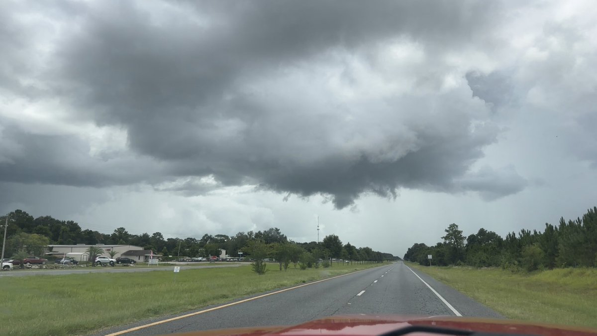 scary looking cloud but makes me miss being out chasing so so much.