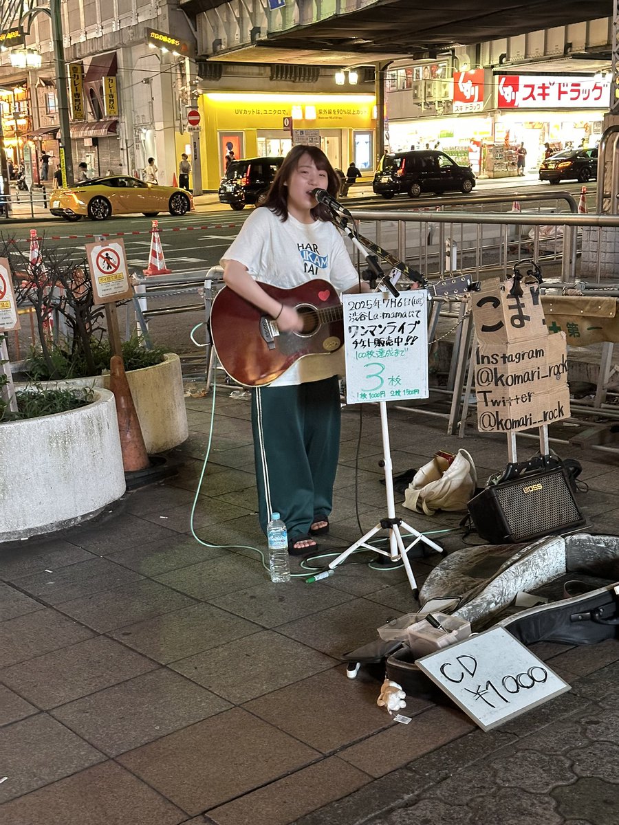 bamihito083's tweet photo. 上野駅の路上ライブ🎸

昨夜は、上野で、飲み、その後、駅前で、路上ライブを聴いていました🎵

『こまり』@komari__rock さんと言う女性シンガーソングライターさんのオリジナル曲を聴いて、暑さも忘れ、少し癒されました😃

#上野駅　#路上ライブ　#夏の夜
#こまり　#シンガーソングライター https://t.co/u1cRsyCSDO