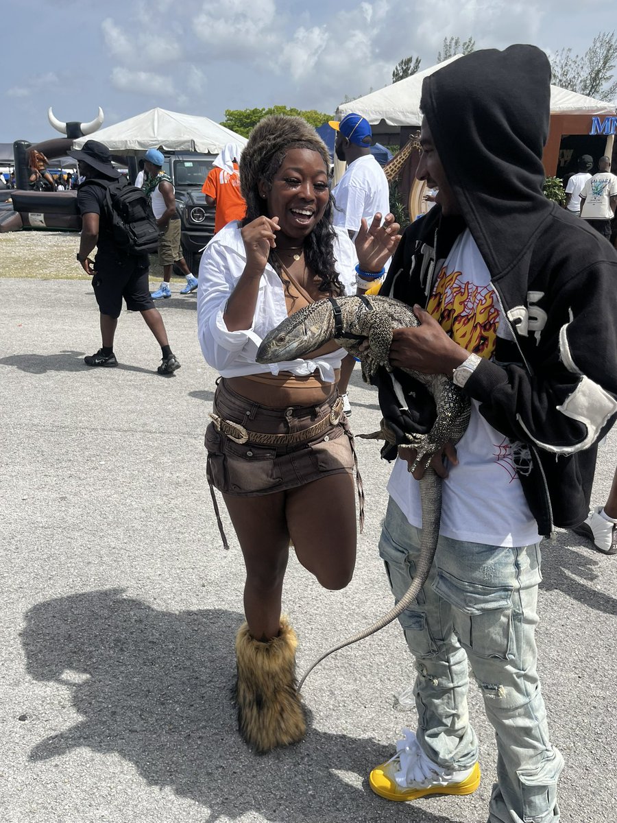 KiriTheDon's tweet photo. camping in style! ππ #westfest #bullmanji19 https://t.co/clgm4yMeIk