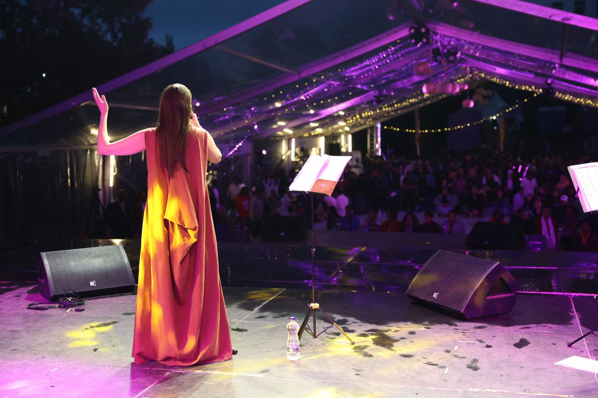 OSC_OCS's tweet photo. 🇹🇳Asma Othmani opens the stage on the last day of the Festival!

An extraordinary Tunisian artist who elevates sound culture with her masterful blend of timeless Arabic melodies and a contemporary musical vision.

Her voice, deeply rooted in tradition yet surprisingly modern, creates a profound artistic dialogue between generations.