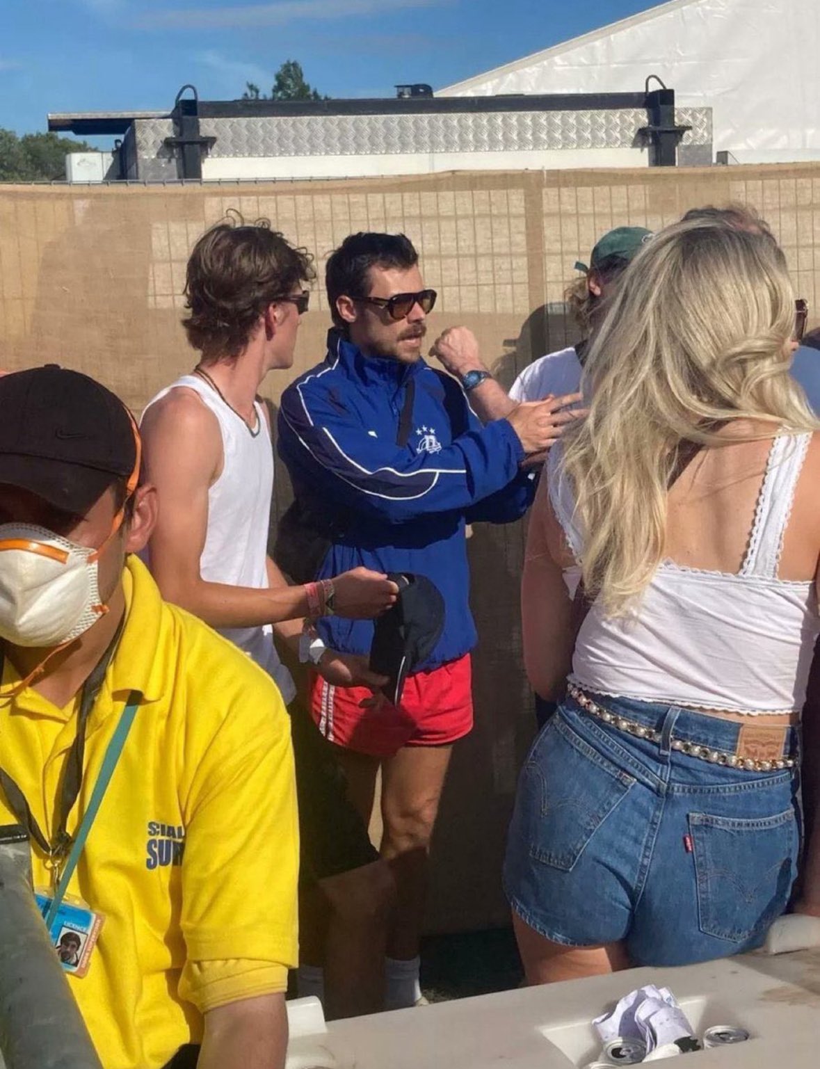 Gun5bHIWwAA7lHb?format=jpg&name=large Mystery Woman Melts Internet After Passionate Kiss With Harry Styles at Glastonbury — Fans Are in Total Shock
