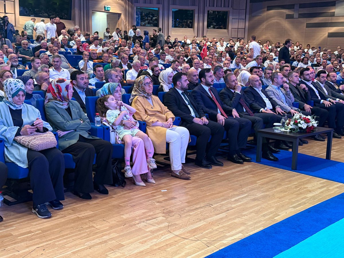 📍Haliç Kongre Merkezi 

AK Parti İstanbul İl Başkanlığımızın düzenlediği ve İçişleri Bakanımız Sn. <a href="/AliYerlikaya/">Ali Yerlikaya</a>'nın katılımıyla gerçekleşen #HerMahallesiyle İstanbul Programı’na Mahalle Başkanlarımız ile katıldık.

<a href="/abdullahozdemir/">Abdullah Özdemir</a> 
<a href="/AkPartiGngren/">AK Parti Güngören</a>