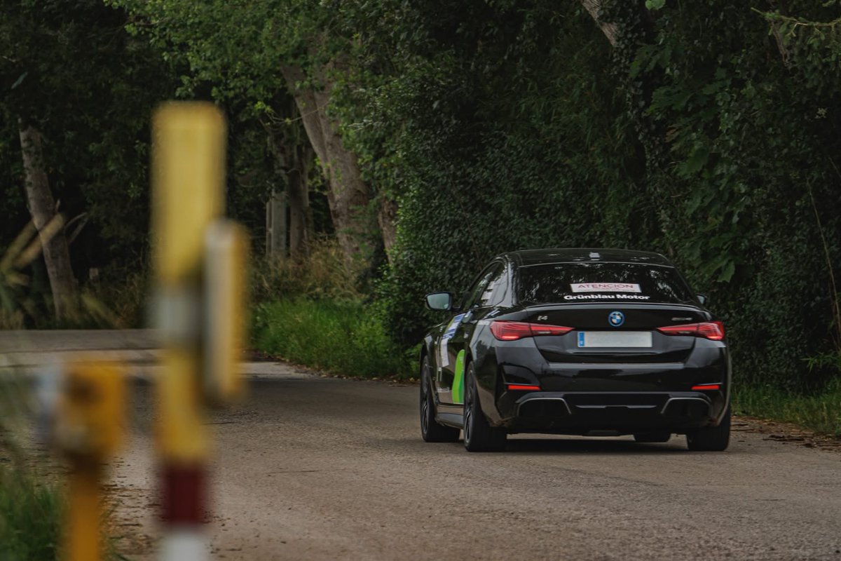 ccrcantabria's tweet image. Os dejamos algunas imágenes de nuestra participación el pasado fin de semana con el BMW i4 de Grünblau Motor en el Eco Rallye Cantabria ♻️🇵🇱

#BMW #CEEA #Cantabria #EcoRallye #Rally #Regularidad ⏱️