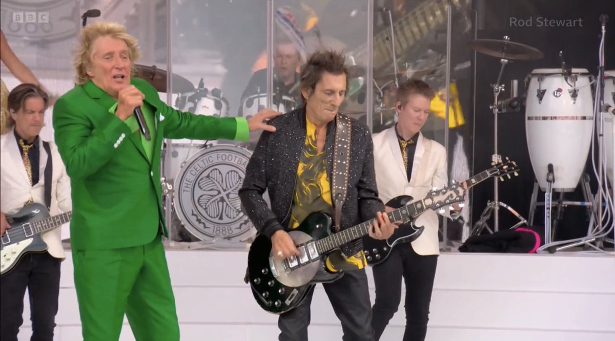 seanytobs's tweet image. Rod and Ronnie. Oh yes!!! 🙌#Glastonbury2025 #RodStewart