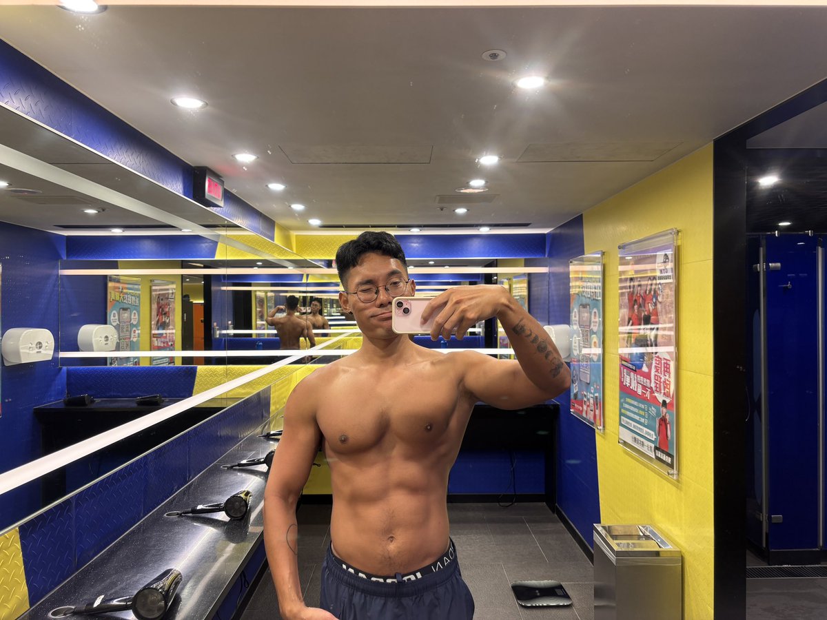 曬太陽時
有人說身材很好
我？？？

7/26 同意罷免 拒絕中國勢力