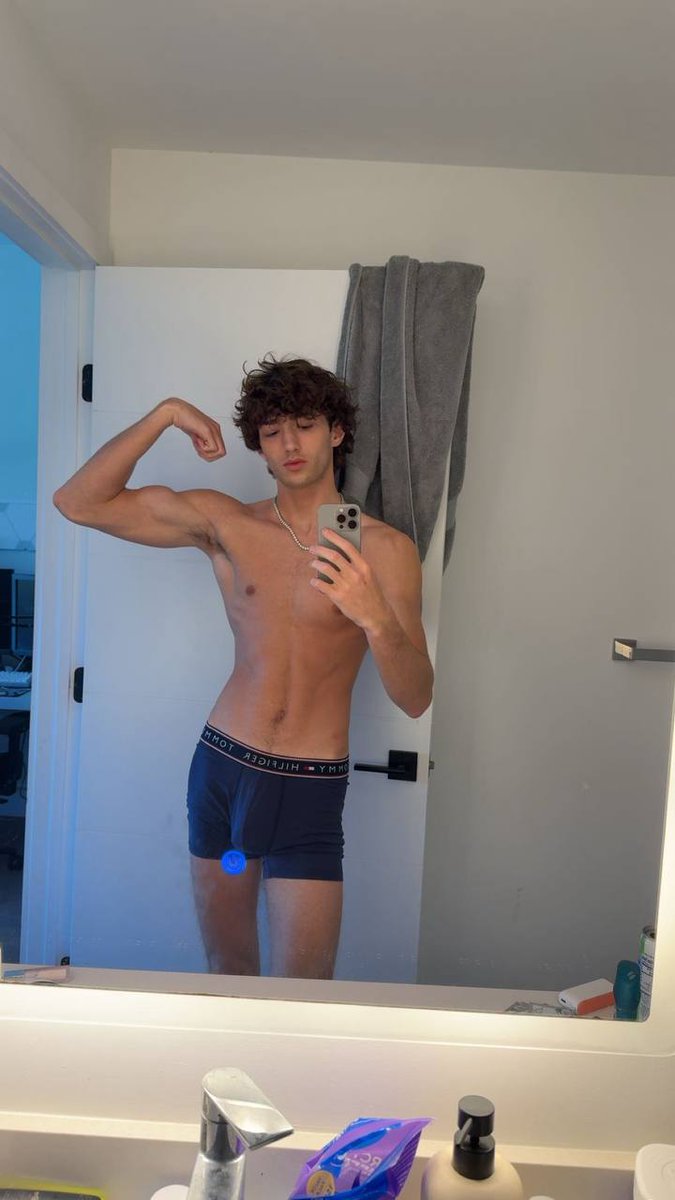 Would you spend the morning with me 😉☀️?