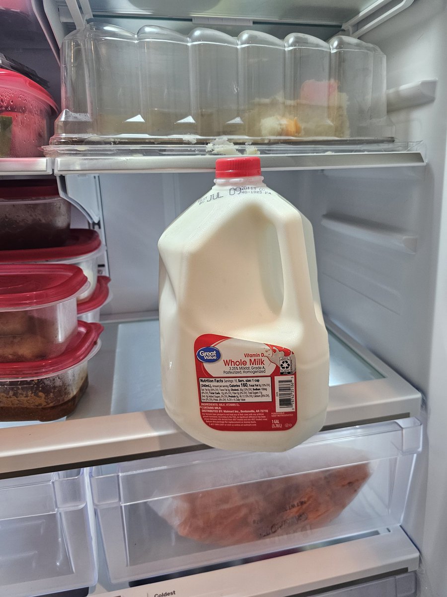 MoiDawg's tweet image. Just got a new fridge.
Whoever designed it did literally zero market research.