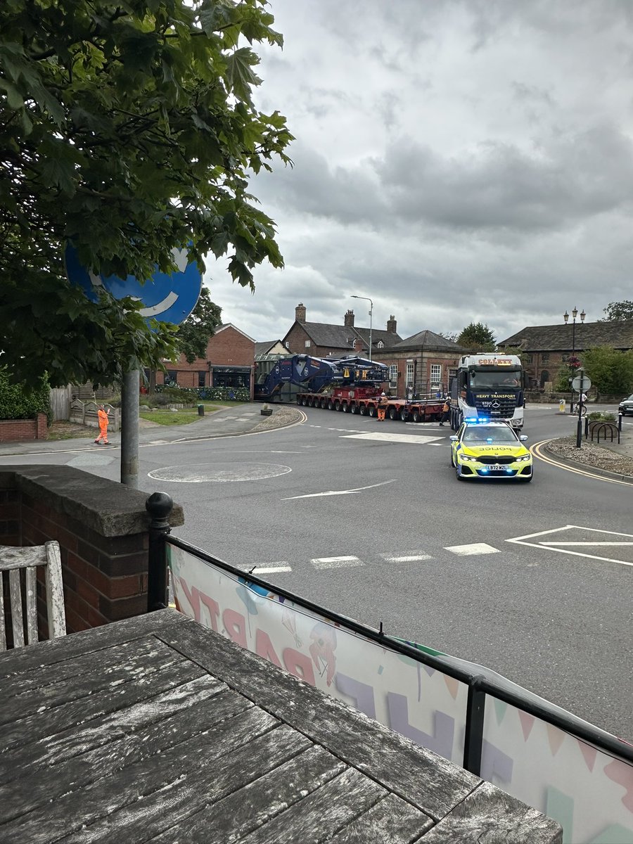 PaulMed1972's tweet photo. @CollettLtd great work by your team today navigating the (sometimes) narrow streets of Holmes Chapel and the double mini roundabout. Professionals at work excelling at what they do https://t.co/642BHD5xqr