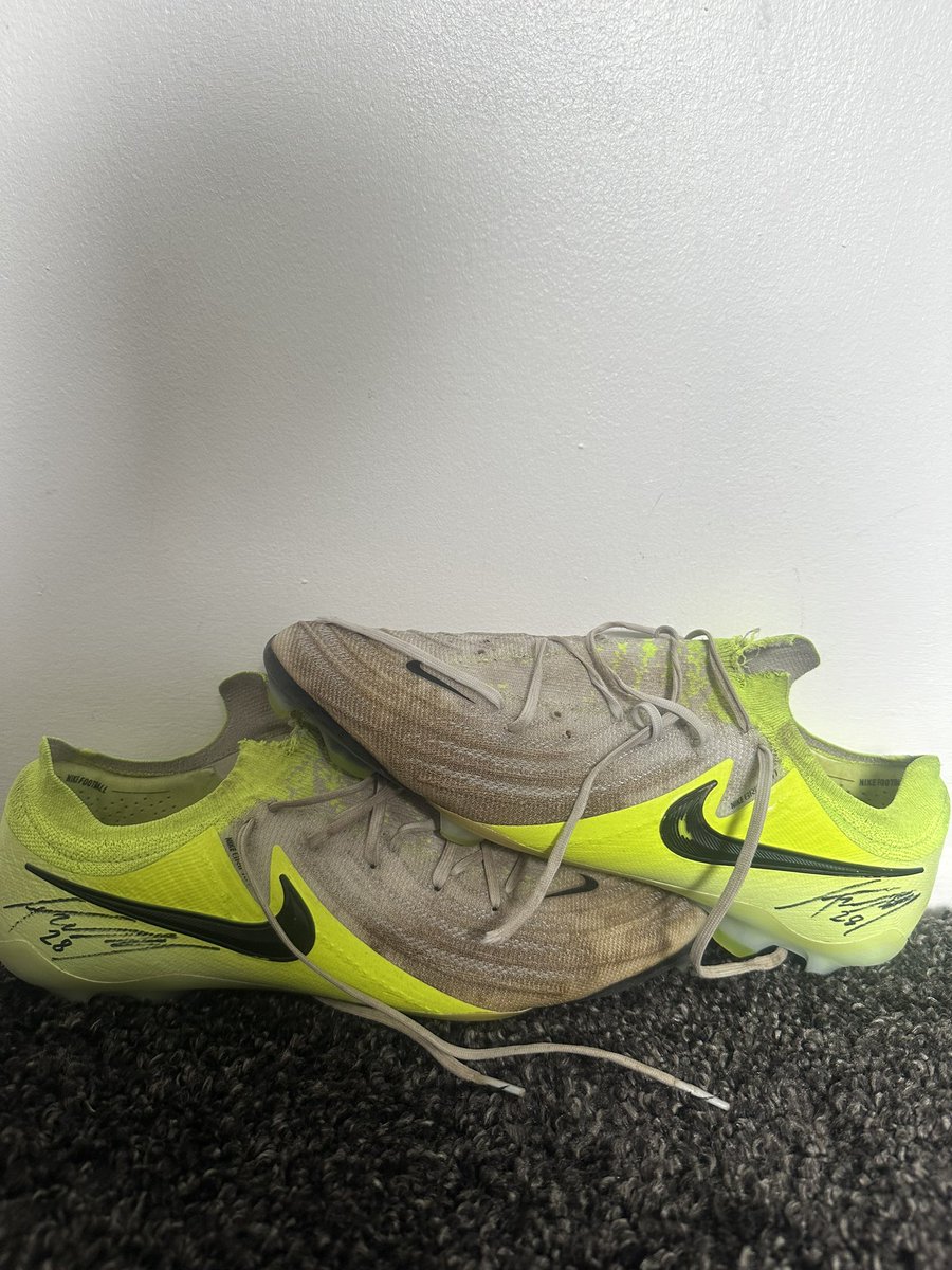 AUCTION - Get your bids in! 💵

Currently raising money for Cherrybrook Chemotherapy Unit at the RD&amp;E Hospital. Live for the next 2 weeks (13th July @ 5pm)🎗️

- Kevin McDonald signed match worn boots ⚽️

#kevinmcdonald #ecfc #exetercity #burnley #sheffiledunited #fulham #wolves