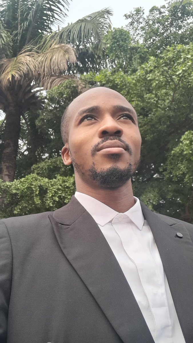 marcelinrem's tweet photo. Selfie du dimanche
À la moindre escarmouche… j’enlève la veste 😂🫱🏿‍🫲🏿
On ne sait jamais, on peut passer du culte à la confrontation

#LeSelfieDuCM #RemyMarcelin #DimancheMood  #HumourDigital #SolutionDigitale https://t.co/frYWrflLUx