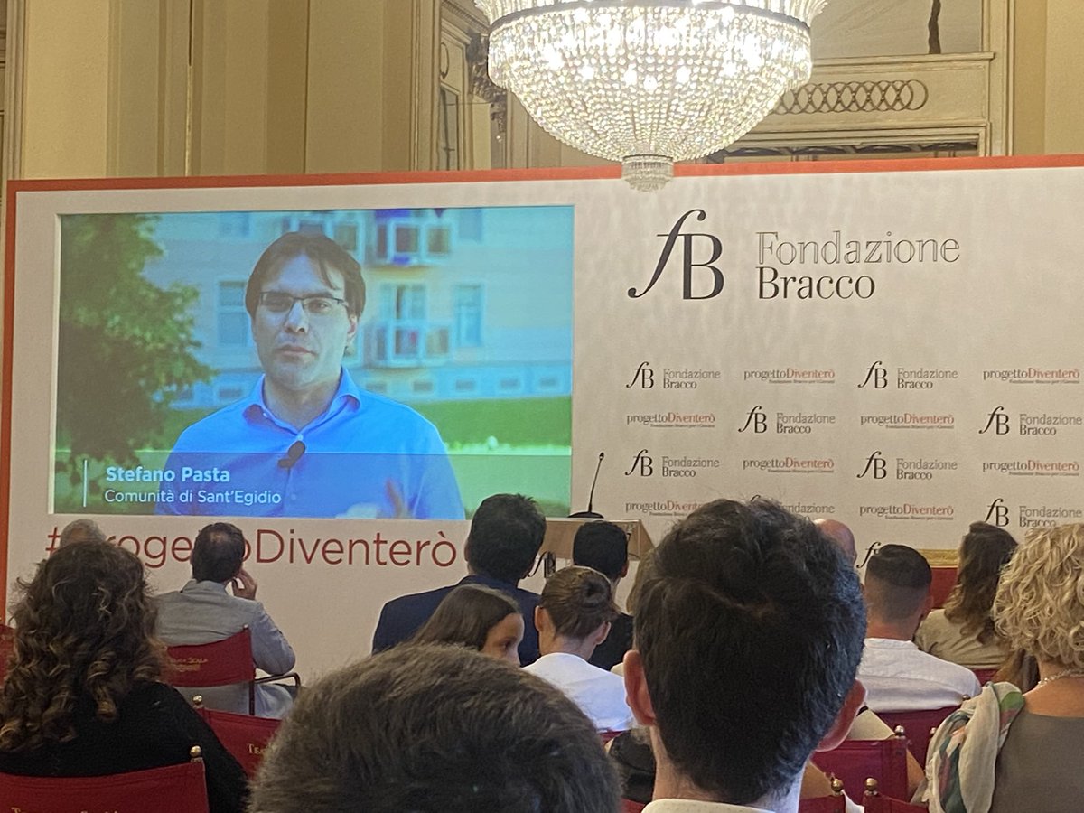 PastaStefano's tweet photo. ‘Da 57 anni @santegidionews dice a gran voce VIVA LA SCUOLA! A #Milano ha significato aiutare i bambini #rom delle baracche ad andare a scuola. Dopo anni oggi ragazze e ragazzi rom stanno sostenendo la #maturità. Grazie a @FondBracco per averci sostenuto con le borse di studio’ https://t.co/EWF4eKhgaR