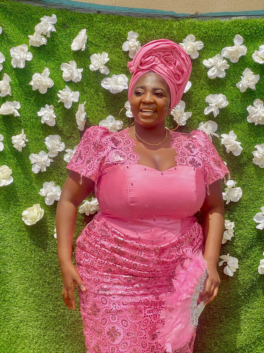 adewale_agnes's tweet photo. Weekend Step Out😊🥰🥰
We paint the parrry Pinkk💖💖💖
Dress made @shalacestitches😍
#owanbe #TrendingNow https://t.co/WiZjQUZuVK