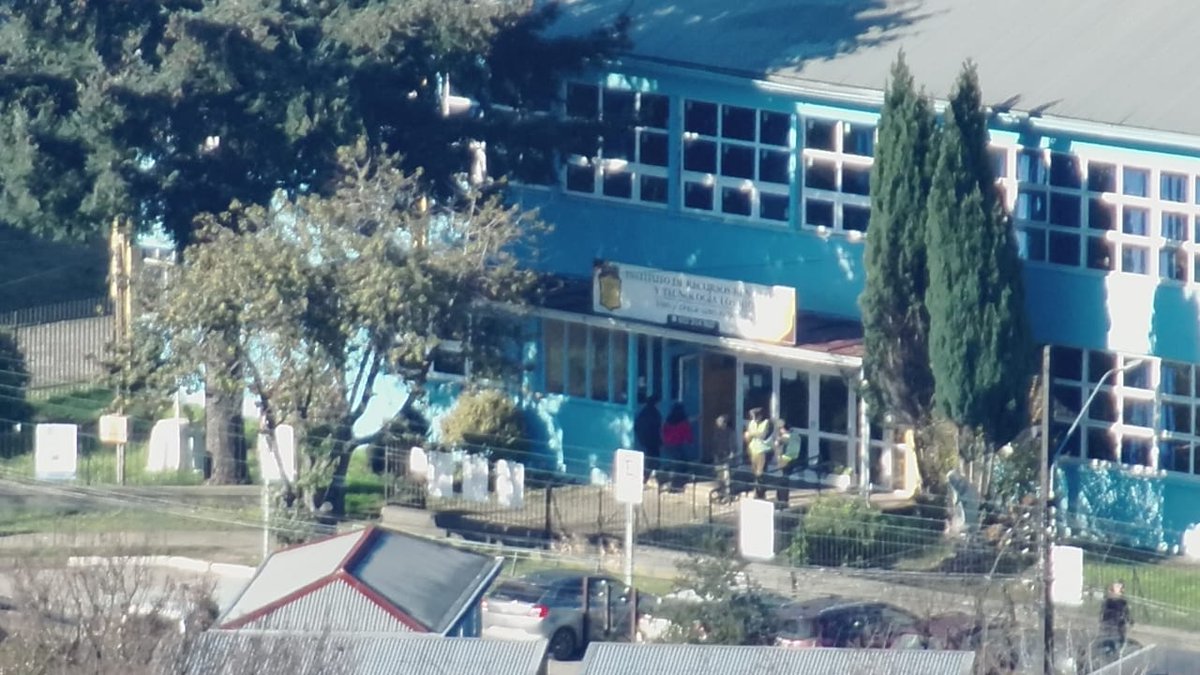 Hoy estamos apoyando las labores preventivas con drones SPD-DPR, realizando vuelos sobre los locales de votación en estas elecciones primarias en las comunas de Valdivia y La Unión🚨
<a href="/SubPrevDelito/">Subsecretaría de Prevención del Delito</a>
<a href="/DPRLosRios/">Delegación Presidencial Regional de Los Ríos</a> 
#LosRíos
#ValdiviaCL