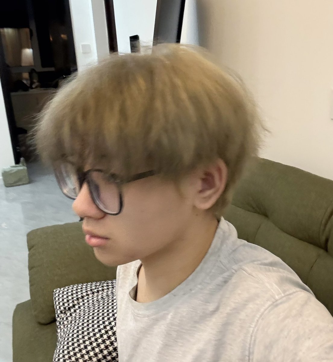 2024Cclchang's tweet photo. 骚猫和新发色🤨👀#s #男高 https://t.co/gUC3Pk5a2X