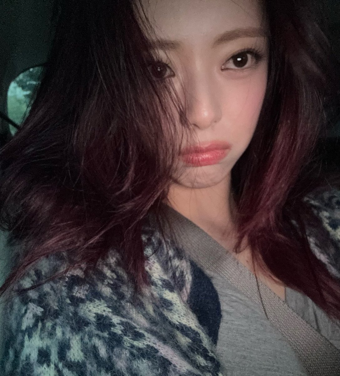 ryujinie4u's tweet photo. Shin sisters today 😍
#itzy #ryujin #yuja https://t.co/Y6StJ7cEFl
