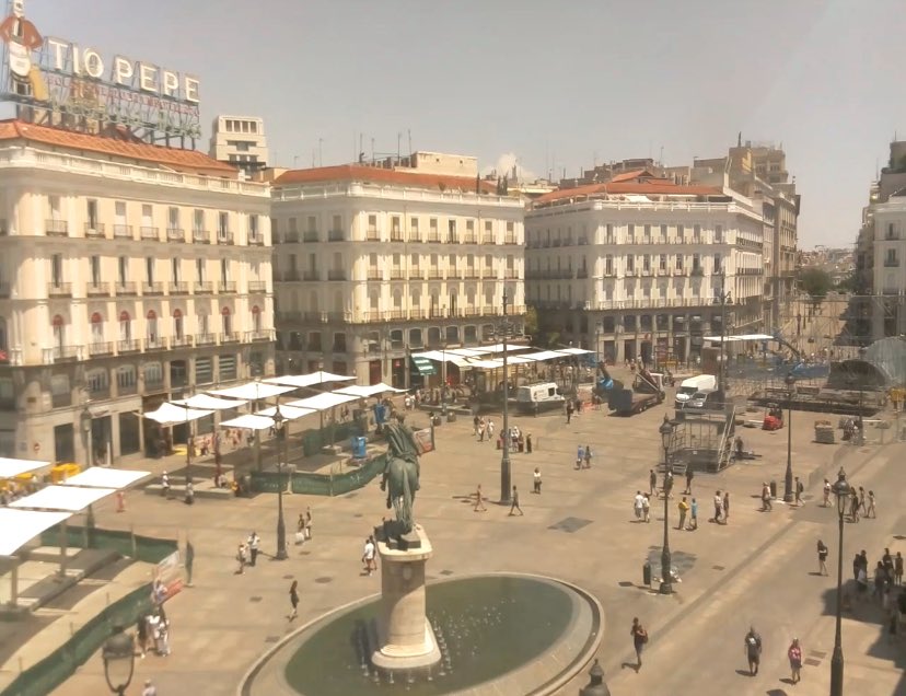 MadridDecadente's tweet photo. @Duunkerke El famoso bosque urbano Puerta del Sol/Plaza de Callao 

En madrileño esta política de no decoración urbana se llama #PutoPP 🤣🤣🤣 https://t.co/9vDElcCmCt