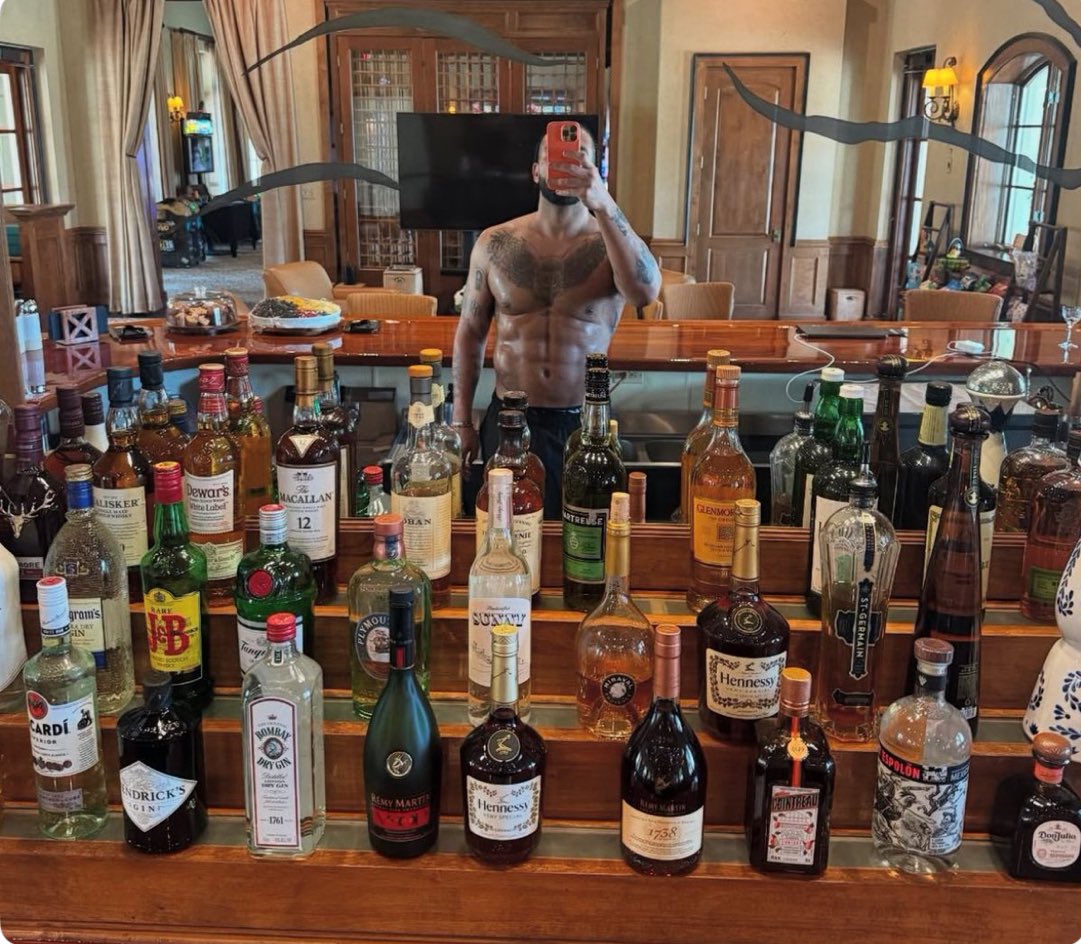 Drake flexed his core, y'all men exposed yours: insecurity in 4k.

You’ll study that man like an ex who leveled up without you. 

So, one of the richest and best artists ever can't hit the gym without catching hate?

A six-pack got y'all spiraling from the couch? 
He posts one