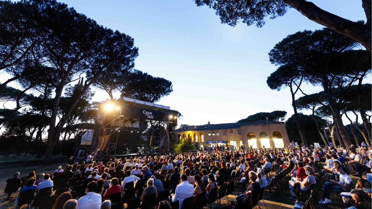 Emmet Cohen (@emmetcohen) on Twitter photo Ciao! Happy to be in ROME — running around the Colosseum with #JoeFarnsworth
Excited to play <a href="/casadeljazz/">Casa del Jazz</a> tomorrow night at 10pm! See you there!!! Ciao! Happy to be in ROME — running around the Colosseum with #JoeFarnsworth
Excited to play <a href="/casadeljazz/">Casa del Jazz</a> tomorrow night at 10pm! See you there!!!