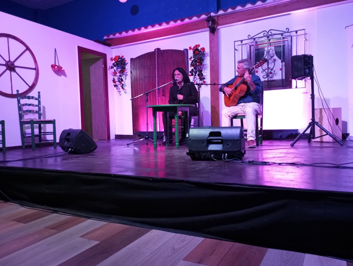 DavidSorroche's tweet photo. Noche mágica con Manuel Carvajal en la Peña "Amantes del flamenco" 🤗🤗🤗 https://t.co/MFJ8eHZZlI