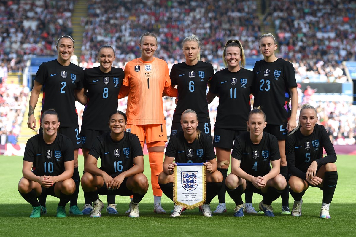 イングランド女子代表 2025アウェイユニフォームお披露目。 シックな色