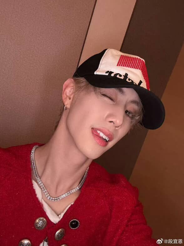 พ่วน!!! เสิร์ฟไม่หยุดเลยน้าาาาาา มาเสิร์ฟนกไทยบ้างค่ะพ่อ ปูเสื่อรออยู่ มาๆ มาเร็วววว 

#MarkTuanxBazaarGala 
#MarkTuan #Mark 
#段宜恩 #마크 
<a href="/marktuan/">Mark Tuan</a> 
<a href="/DNAmngmnt/">Mark Tuan Official</a>
#ไทยรัฐออนไลน์
#Thairath_Ent