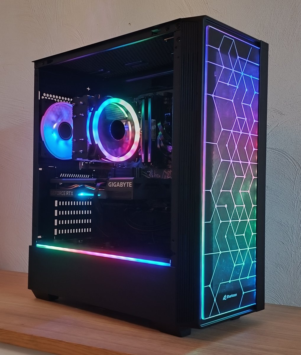 StellaPCs_nl's tweet photo. RGB met variatie! #gamingpc #pcbuild https://t.co/UfUsuKTE14