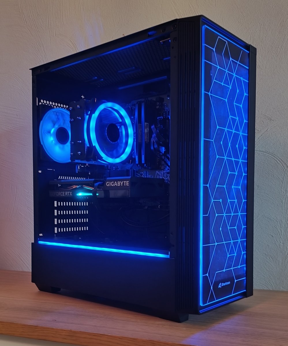StellaPCs_nl's tweet photo. RGB met variatie! #gamingpc #pcbuild https://t.co/UfUsuKTE14