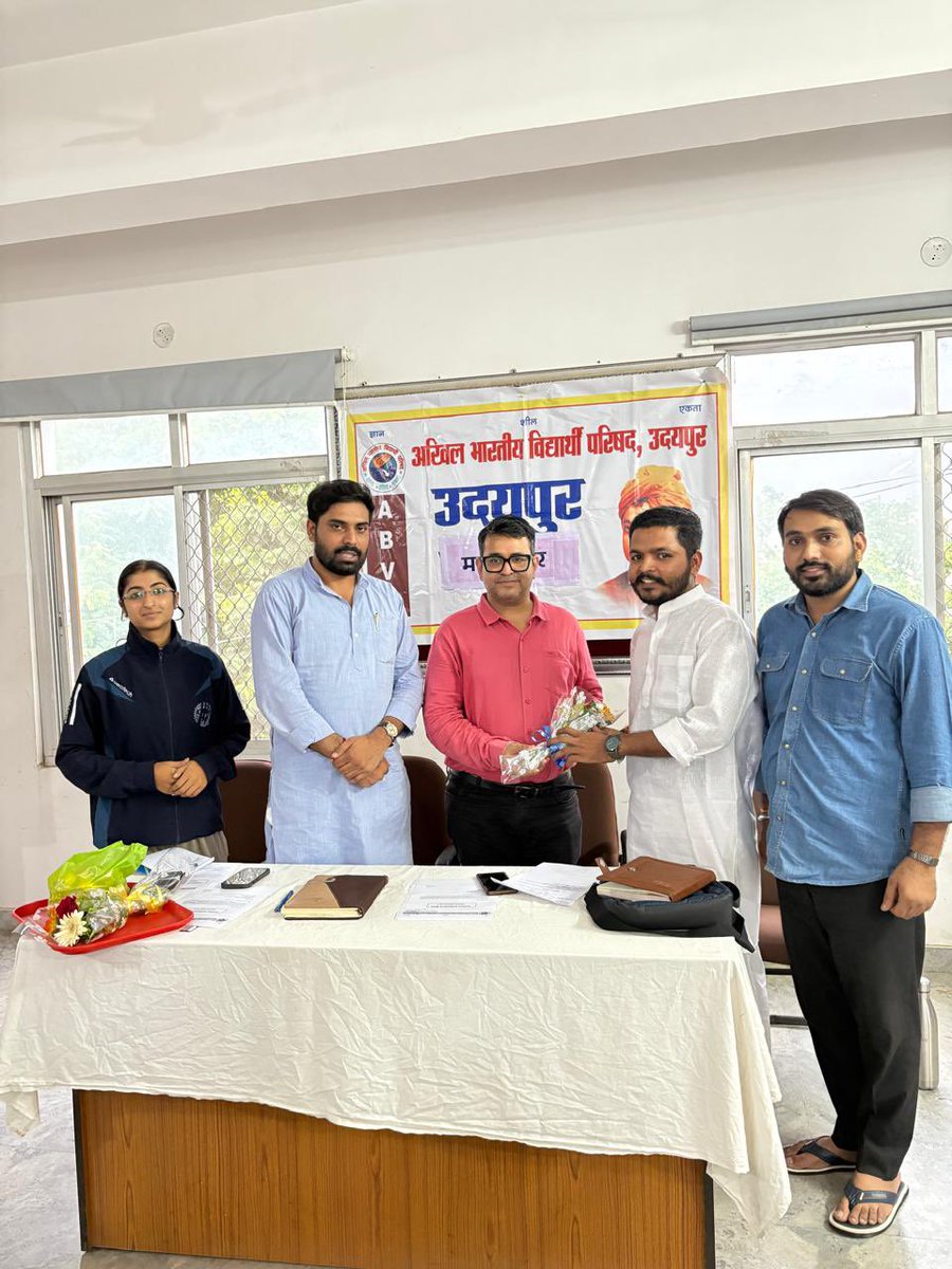 ABVP_Udaipur's tweet photo. अखिल भारतीय विद्यार्थी परिषद उदयपुर महानगर की आगामी कार्यक्रम,योजनाओं को लेकर मासिक बैठक की गई,जिसमें प्रांत संगठन मंत्री वीरेंद्र सिंह जी का प्रवास रहा।
#ABVPUDAIPUR https://t.co/CyyppxCDwi