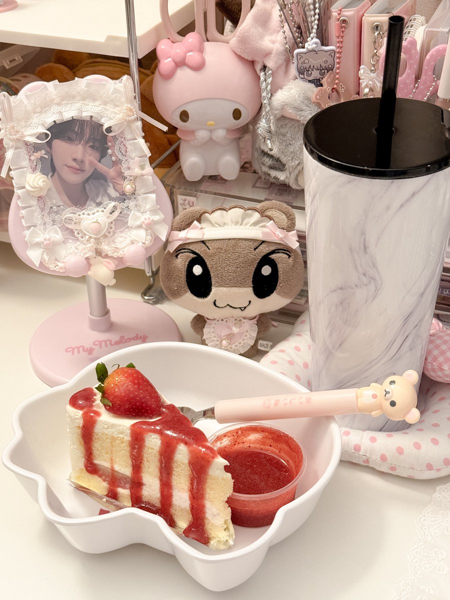 wednezfilm's tweet photo. ⸝⸝>⤙<⸝⸝ 🍰💕 https://t.co/fnQ2UU9afl