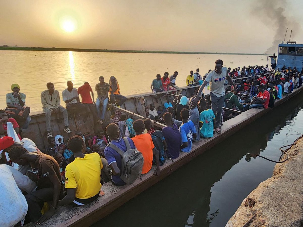 peter_wuor's tweet photo. 42 traders are reportedly killed in Chambek, Lake State on Friday. The boat was coming from Panyijiar,Taiyar, Unity State. The  traders fell to a bush along the river Nile. May their soul rest in peace and called the government of Lake to bring perpetrators to Account #SS https://t.co/4sCoHEERLw