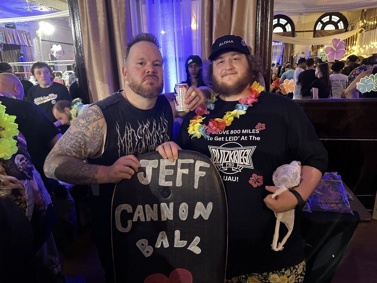 youngbuckdavey's tweet photo. Didn’t get many pics lastnight but #bpluau was definitely worth the trip as always!! Thank you @Blitzkrieg_Pro for the memories!! Now off back to Ohio and to edit the luau vlog!!
@LearyOutCrowd 🖤
@KingOfChaosNYC 🖤
#ECBC https://t.co/6zsLO7TZJz