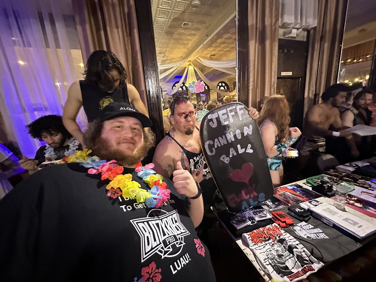 youngbuckdavey's tweet photo. Didn’t get many pics lastnight but #bpluau was definitely worth the trip as always!! Thank you @Blitzkrieg_Pro for the memories!! Now off back to Ohio and to edit the luau vlog!!
@LearyOutCrowd 🖤
@KingOfChaosNYC 🖤
#ECBC https://t.co/6zsLO7TZJz