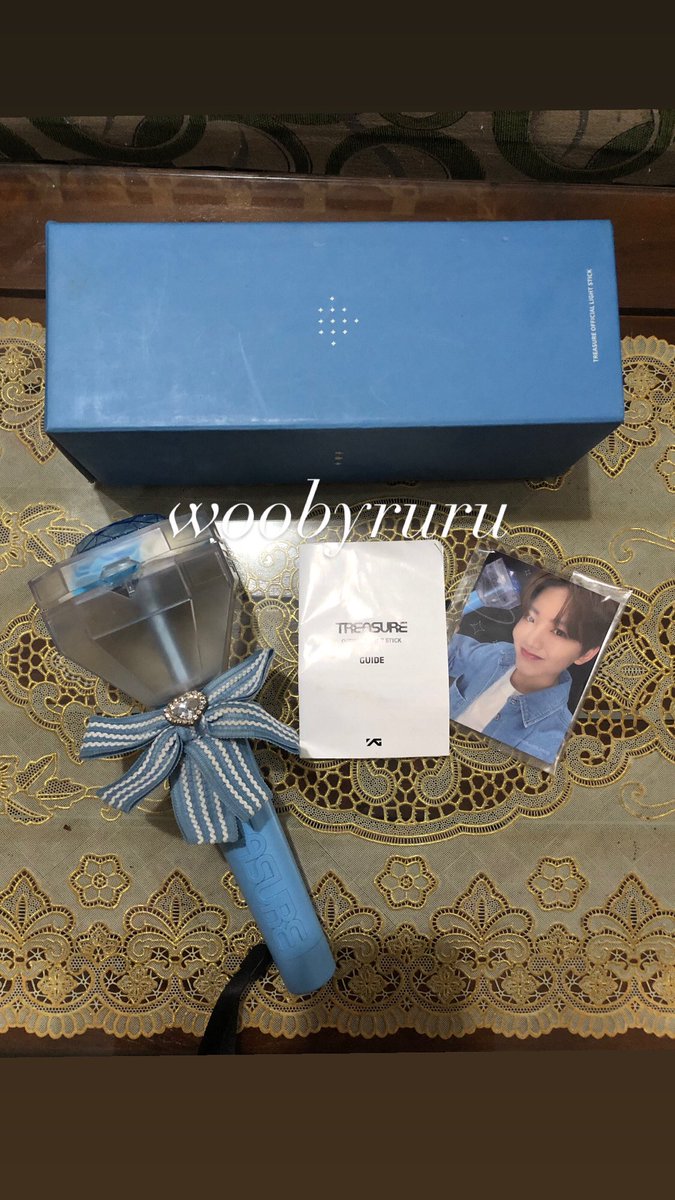 woobyruru's tweet photo. wts/ want to sell teulight lightstick treasure, ada damage dikit kaya di foto tp sisanya masih oke banged euyy

- 400k
- dom depok
- ada box
- include aksesoris
- bisa tokpedd

yuk yang mau angkut https://t.co/QkpXQjGD3W